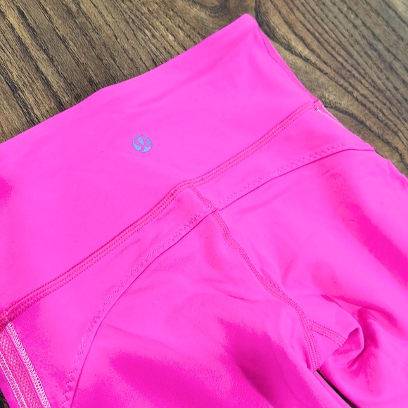 Lululemon Barbie pink cropped leggings size 2 - Picture 4 of 5